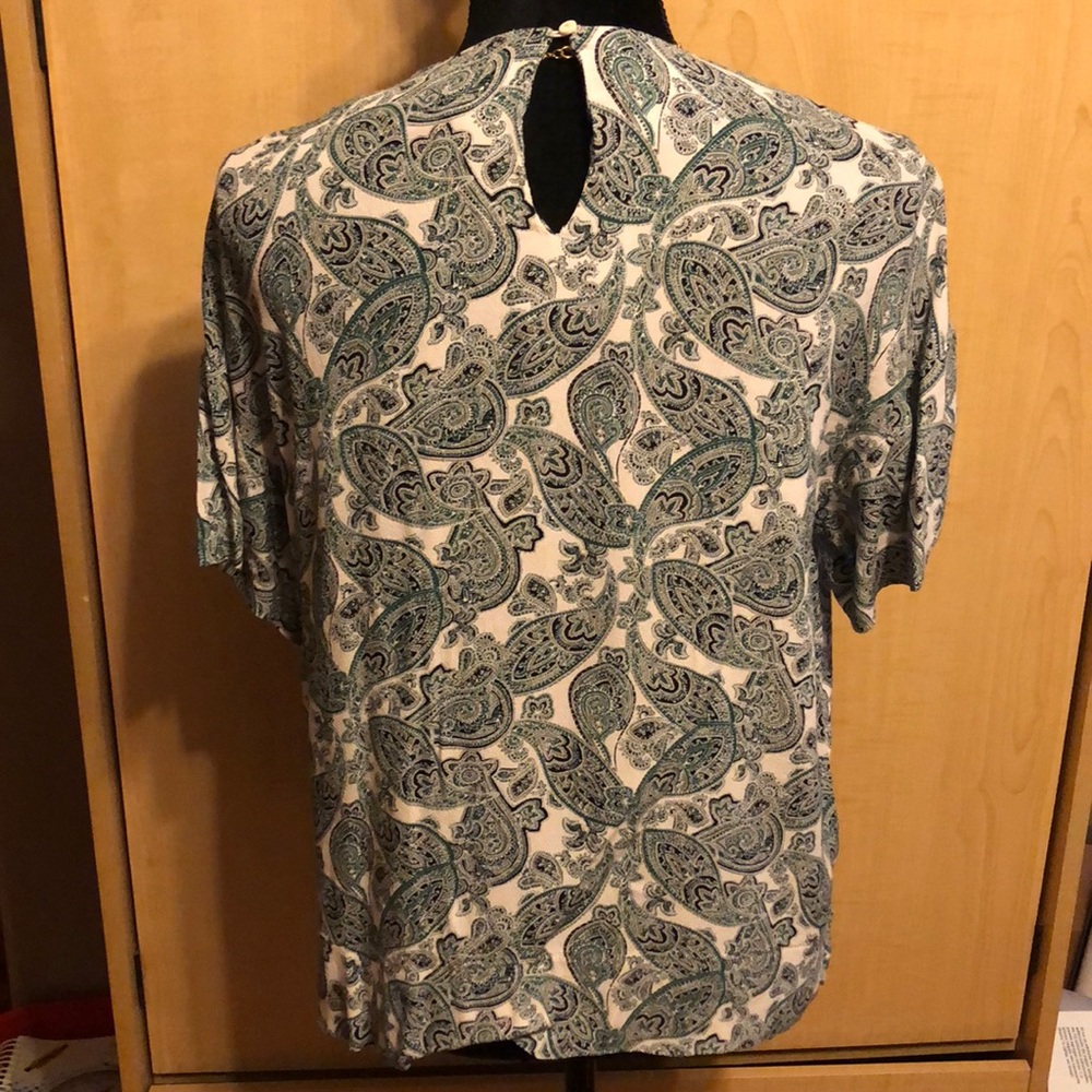 Unique Patterned Top - Picture 3 of 3